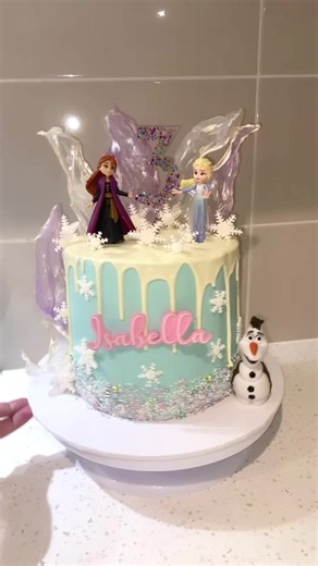 Almost a year since i did my first cake for my daughters birthday, even needed some help from my husband 😜 #woolworthscake #cakehack #wooliescakehack #birthday #buttercream #ricepapersails #cakedecorating #elsa #frozencake #frozen