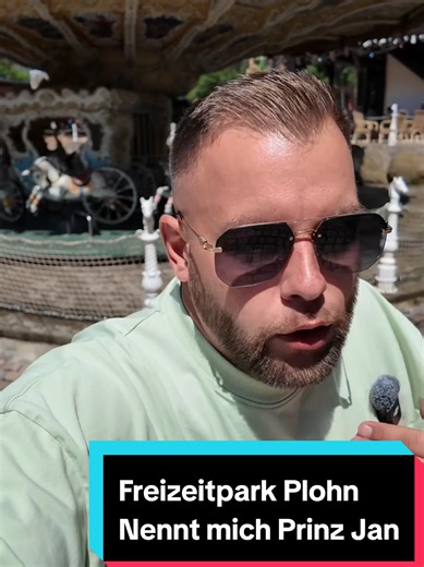 Auf dem Weg zur Untergrundachterbahn entdecken wir dieses etwas unheimliche Pferdekarussell. Zeit, sich seiner Angst zu stellen. Danach geht es als Prinz Jan weiter durch den Freizeitpark. #Freizeitpark #FreizeitparkPlohn #Karussell #Fahrgeschäft #Janbln