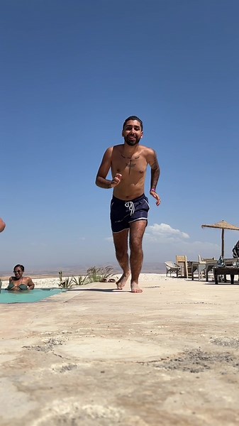 Avec EF Paris, vous avez l'opportunité unique d'explorer non seulement la capitale française, mais aussi le Maroc en Afrique du Nord. Grâce à nos programmes immersifs, vous pouvez découvrir les richesses culturelles et historiques de Paris, puis élargir votre horizon avec une visite au Maroc. Vous y découvrirez des villes vibrantes comme Marrakech, Casablanca et Fès, où l'architecture traditionnelle et les souks animés vous plongeront dans une expérience inoubliable. Rejoignez-nous pour un voyag