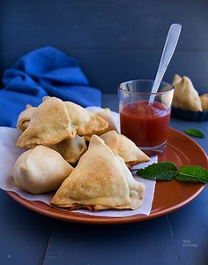 Crispy Baked Samosa | Video - Nish Kitchen