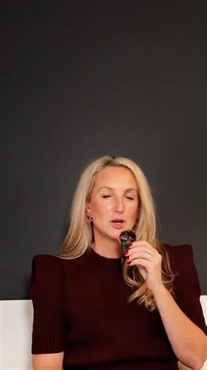 Meritxell Majoral on Instagram: "El Círculo da Abundancia sen Límites no es un curso. Es una comunidad estratégica de alto nivel para cambiar tu posición y acceder a oportunidades premium. La abundancia es consecuencia: mejor posicionamiento = más opciones, respeto y facturación. Sin magia, solo estrategia. Método Capitaliza tu Imagen en 3 ejes: 1 Mentalidad operativa: definirte en un nivel superior. 2 Imagen jerárquica: autoridad y solvencia visual. 3 Comunicación que monetiza: narrativa podero