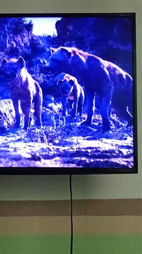Rayo McQueen vs Hienas (El Rey león)