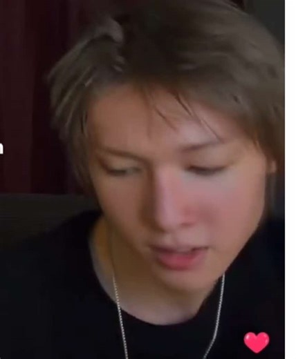 Introducing Edwards Martin - Acoustic Guitarist for Cortis