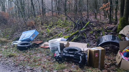 12K views · 56 reactions | Da erfreut man sich beim Spaziergang der Natur und dann sowas. Ich könnte echt 冷. das muss wirklich nicht sein  Wenn man es anmeldet, kann das legal und umsonst entsorgt werden. Wieder einmal menschliches versagen  der oder diejenige sollte sich schämen  | Kerstin Hoffmann | Facebook