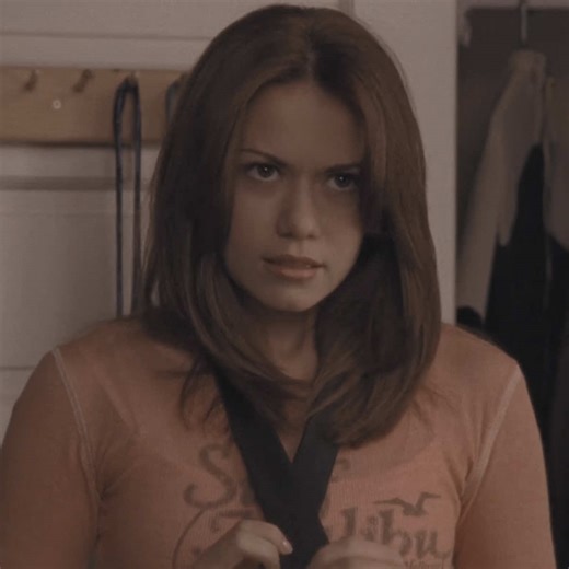 ˖ ݁♬⋆.˚𝄞 1x07 life in a glass house ac dorzaudioss effects p1ercez #haleyjamesscott #haleyjamesscottedit #oth #foryou #fyp editing haley james scott every episode one tree hill aesthetic edit