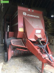 E-FARM: Hesston 4700 - Ballenpresse - id FCYZISR - 8.000 € - Baujahr: 1991 - Ballenanzahl: 60.000,Frankreich
