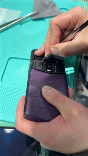 Today I'm getting a full-coverage screen protector applied to a 5W phone