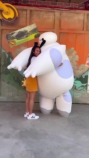 How about a nice hug? 🤍 (via @Madiesunny) #Disney #DisneyParks #Disneyland #Baymax #SanFransokyo #CaliforniaAdventure #Hugs #Disney100