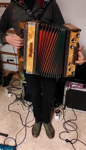 Das Wochenende ist zwar um aber wir bleiben lustig und fidel auch in den Proben! 😇😎😉🪗🎸🎶🎵🎶 | Die Klausner