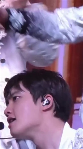 MIC Kai always on🔥 abis tidak sengaja nepuk kepala kyungsoo dia ketawa 😫😭🤣🤣🤣 #kyungsoo #KAI #엑소 #exo #weareoneEXO