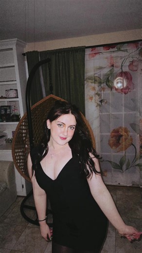 Embracing Old Hollywood Glamour: A Vintage Aesthetic