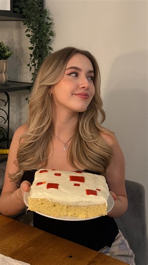 ᴋᴀᴛʜᴀ on Instagram: "Minecraft Kuchen in Reallife backen 🎂 #rezept #minecraftmemes"