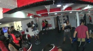 Así nos vamos preparando para nuestra velada del próximo 19 de octubre. El sparring de cada viernes a cargo de @the_threat_vernaza. Que nunca falte! | Boxing Club Colombia