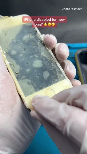 Good thing I wore gloves 🧤its actually 51 years lol but most of you will not read this and then comment #iphonedisabled #phonecleaning