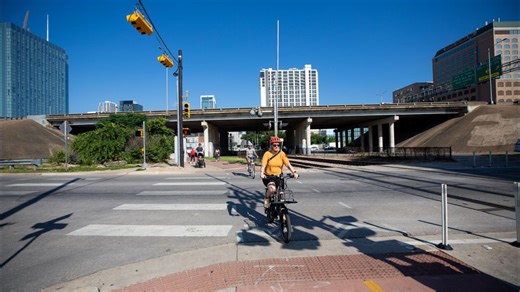 New traffic signals activated at I-35 and Fourth Street in Austin