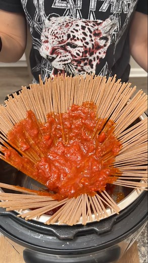 8.1K views · 21 reactions | Easy crockpot spaghetti  I make spaghetti in the slow cooker and it comes out so good! | Leon and Chelsea's Reels | Facebook