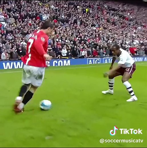 Young Ronaldo Skills: Cristiano Ronaldo's Best Football Moves