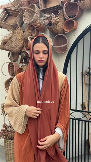 Outfit vs pics of our bestselling molten gold abaya 💗 #ramadan #outfit #abaya