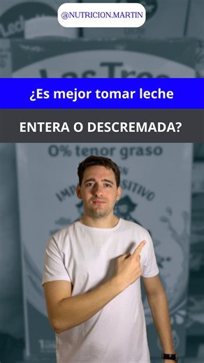 Martin Pinto | Experto en Supermercados on Instagram: "¿Es mejor la leche en sachet o en cartón? 👉🏻 La leche en sachet y la leche en cartón tienen los mismos ingredientes: leche, vitaminas A, D, B6 y B9. Y también aportan las mismas calorías: 40 cada 100ml de leche descremada. ✅ Ambas leches son ultrapasteurizadas, pero la leche en sachet necesita refrigeración y la leche en cartón no. ¿Pero por qué? Porque el envase de la leche en sachet no es completamente estéril, entonces necesita frío par