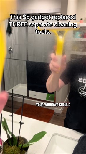 This 3 in 1 window cleaner is easiest way to get streak free Windows #windowcleaner #cleaninggadgets #3in1windowcleaner #cleaningtipsandtricks#streakfreecleaning