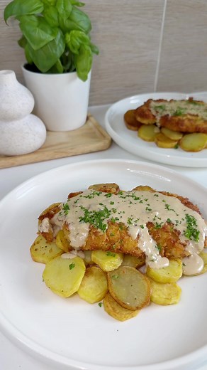 Escalope panée, pommes de terre & sauce crème