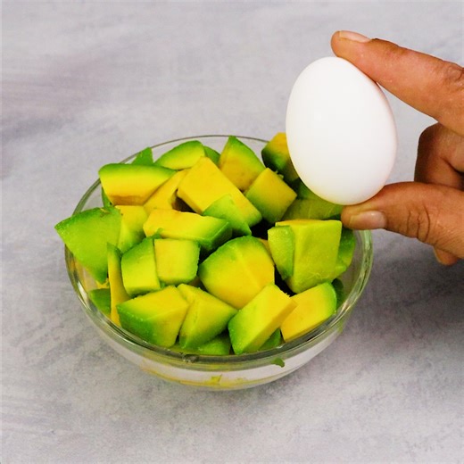 Mix avocado and eggs and you'll be very happy with the result | Yummy Recipes