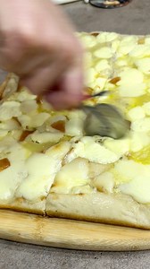 63K views · 1.4K reactions | Pizza ai formaggi buonissima Ingredienti per 2 teglie 40x30 cm 800 g farina Caputo Nuvola 520 g acqua fredda 13 g sale fino 25 g olio evo 13 g lievito di birra fresco 250 di scamorza 200 g di caciocavallo affumicato 1 pezzetto di gorgonzola 1 pezzetto di formaggio morbido | Carlo Gaiano | Facebook