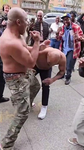 Mike Tyson’s LEGENDARY Instincts Are Still Alive — Watch This Moment #boxing #mma #ufc #miketyson