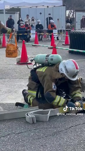 消防車とレスキュー隊の働きの紹介