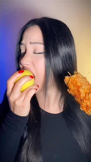 😳😱🍏🍢??? #asmr #eating #asmrsounds #mukbang #asmrvideo #food #asmrfood #emoji
