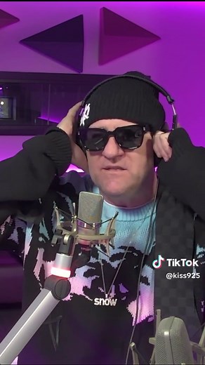 What a cool moment!! snow performed Informer live on The #RozAndMocha Show!! 🤯 ❤️🔥 congrats to Snow for having that iconic song Informer inducted into the Canadian Songwriters Hall of Fame!!