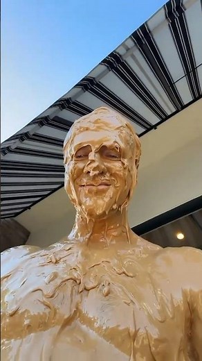 He covered himself in chocolate and went viral (Collins Key)
