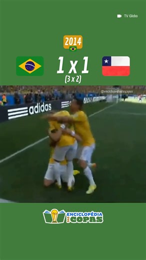 O confronto entre Brasil e Chile nas oitavas de final da Copa de 2014, no Mineirão, foi um dos jogos mais dramáticos da história da Seleção. Após o empate por 1 a 1 no tempo normal — gols de David Luiz e Alexis Sánchez —, a partida foi marcada por uma tensão sufocante que quase culminou na eliminação brasileira no último minuto da prorrogação, quando o chileno Pinilla acertou um chute estrondoso no travessão. A decisão foi para os pênaltis, onde o goleiro Júlio César se redimiu do passado ao def
