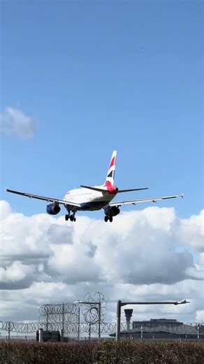 British Airways BA807 A319 G DBCA Landing Heathrow BLL to LHR #planeshorts #aviationshorts