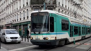 法兰西岛有轨电车T1线 TFS-2型列车通过排水槽的过程（大巴黎地区/ RATP运营）