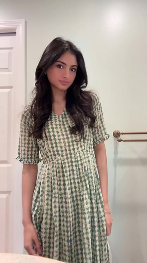 This dance lowkey gives off the chicken dance