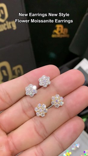 New style, moissanite flower cluster earrings, giving you a different dazzling experience!#TikTokShopHolidayHaul#coldweather#christmasshopping#unboxingvideo #delzzad #VVS #moissanite #giftidea #moissaniteearrings #earrings #delzzadjewelry#Christmasgift#coldweather