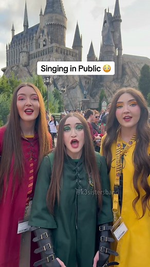 Singing the famous Harry Potter Rap at Universal Studios 😱 #universalstudios #harrypotter #harrypotterrap #hogwarts #k3sistersband #k3sb #k3hphypehouse