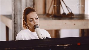 Letzte Woche haben wir euch schon einen Clip von Alexa Feser aus der DELUXE MUSIC ® Session gezeigt, heute machen wir gleich mit der Pianoversion zu 'Leben' weiter.💕 Viel Spaß ► http://wmg.click/LebenDeluxeMusicSession | Warner Music Germany