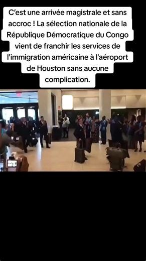 C’est une arrivée magistrale et sans accroc ! La sélection nationale de la République Démocratique du Congo vient de franchir les services de l'immigration américaine à l'aéroport de Houston sans aucune complication. ​Pour marquer cet événement historique, des supporters officiellement délégués par le Maire de la Ville de Houston ont obtenu un accès exceptionnel à l'intérieur de l'aéroport pour leur offrir un accueil mémorable, capturé ici par les images de la chaîne américaine KHOU-11 News. 🎉�