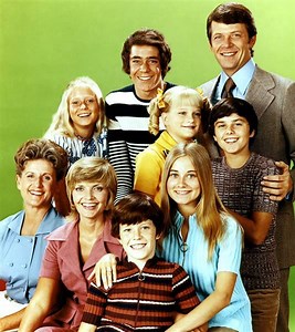 'Brady Bunch' Stars Reunite Almost 50 Years Since Show Debut It's the all-American, blended family everyone loved in the '60s and '70s. Four of the actors that played siblings on the show reunited for an interview and talked about the recent loss of their TV mom Florence Henderson. Watch as Barry Williams (Greg), Christopher Knight (Peter), Mike Lookinland (Bobby) and Susan Olsen (Cindy) reminisce. | My Publicist