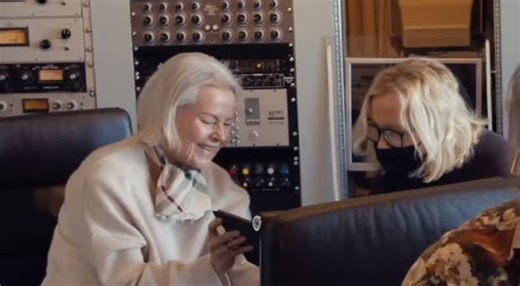 Agnetha Fältskog & Anni-Frid Lyngstad on Instagram: "”What can I say? Coming home again, having fun with my little sister 🥰” - Anni-Frid Lyngstad 🇸🇪🤍 This year, ABBA’s latest studio album ”Voyage” celebrates its 5th anniversary 🤍 Here’s an interview with Frida, remembering how it felt singing together with Agnetha after more than 35 years 🥹🤍🇸🇪 Their friendship is so special 🥹 Which ABBA friendship is better? 🥰🇸🇪🤍 #abba #2021 #sweden #love #5years"