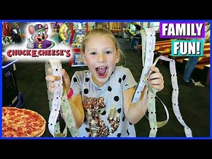 FAMILY FUN PLAYING AT CHUCK E CHEESE!