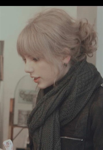 Experience the Essence of Taylor Swift 2012 Fall