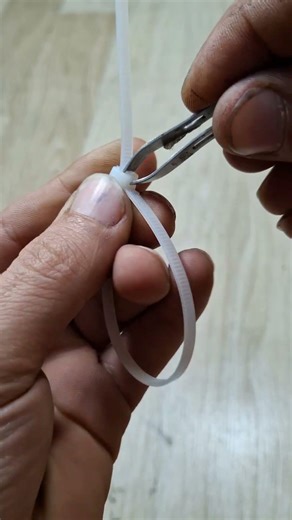 Don't throw away your plastic zip ties anymore! The solution to unzip in less than 3 seconds #short