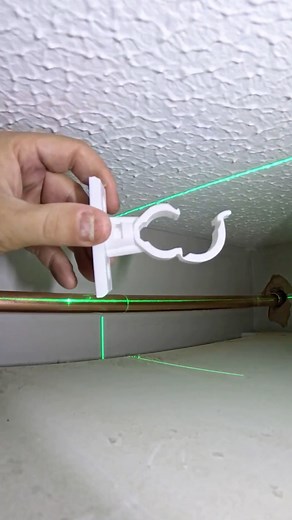 How to clip a pipe in place! Can be a struggle to get a fixing behind a pipe but using Ecoclip you can fix either side! #easylife #plumbing #toolbag #plumber #heating #copper #plumbersoffacebook #pipes #cleancopper #copper #handtools #tools #work #protipdiy #howto | Matthew Marciniak