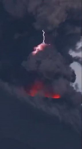 Volcanic Lightning at Volcán de Fuego 🌋⚡ Nature’s Most Explosive Storm