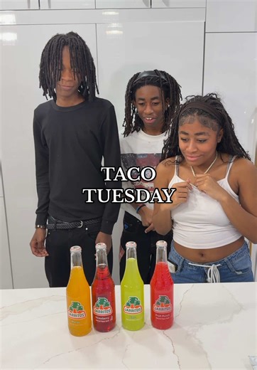 Too many Hennings in the kitchen 😂 I hardly ever post our Taco Tuesdays on here but boy are they hilarious 🌮😅