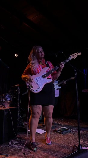 This tour is absotootly RIPPING! Thank U Nashville Bloomington & Chicago!! Coming up next is NY 🗽