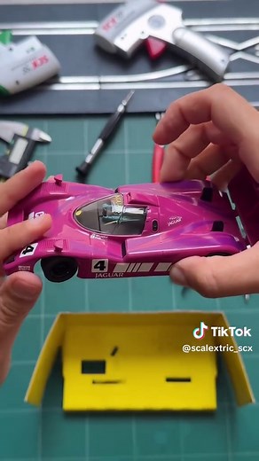 Unboxing del Jaguar XJR-14 SRS2: Una cápsula del tiempo